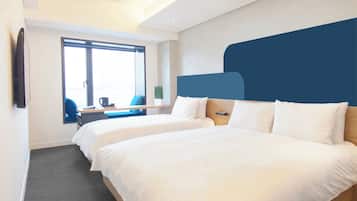 Triple Room | Peti besi dalam bilik, meja, ruang kerja komputer riba, Wi-fi percuma