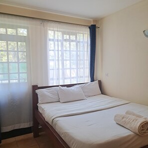 Iron/ironing board, Internet, bed sheets - Stylish 1-bedroom apartment in Westlands, Nairobi perfect for your stay. (Nairobi)