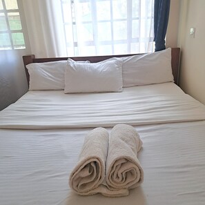 Iron/ironing board, Internet, bed sheets - Stylish 1-bedroom apartment in Westlands, Nairobi perfect for your stay. (Nairobi)