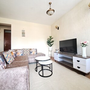 Living area - Stylish 1-bedroom apartment in Westlands, Nairobi perfect for your stay. (Nairobi)