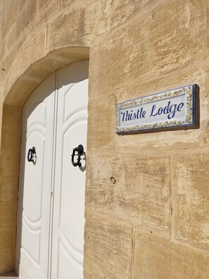 Exterior detail - Thistle Lodge – Perfect for Groups: Pool, Space & Peaceful Vibes (Gozo)