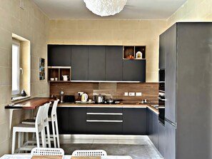 Microwave, oven, stovetop, dishwasher - Thistle Lodge – Perfect for Groups: Pool, Space & Peaceful Vibes (Gozo)