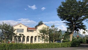 المنشأة من الخارج