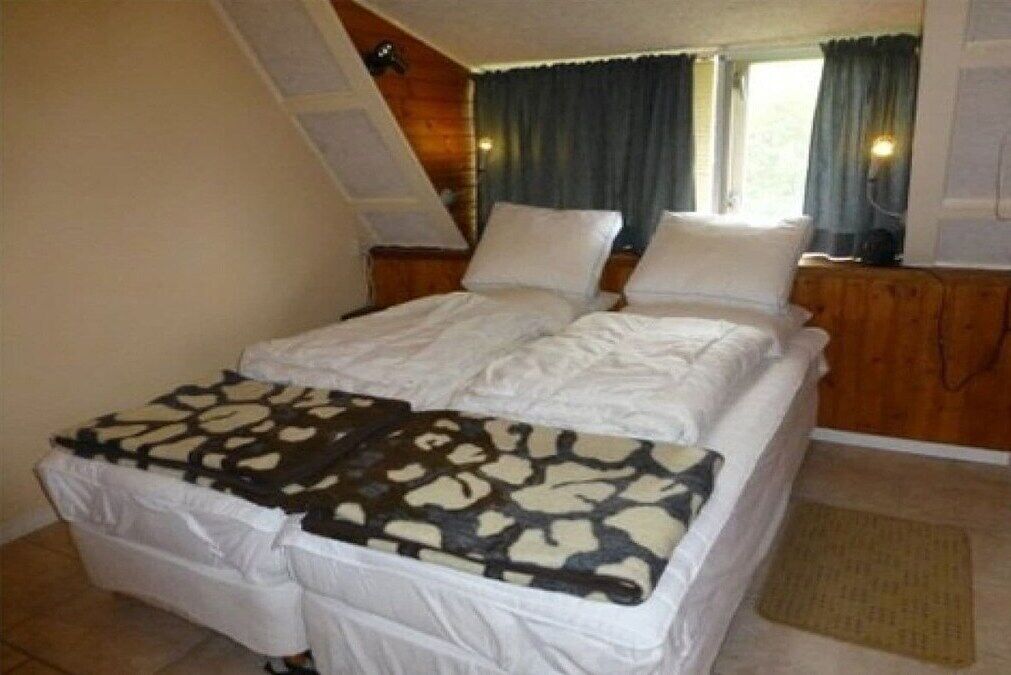 2 bedrooms, travel cot, free WiFi