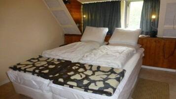 2 bedrooms, travel cot, free WiFi