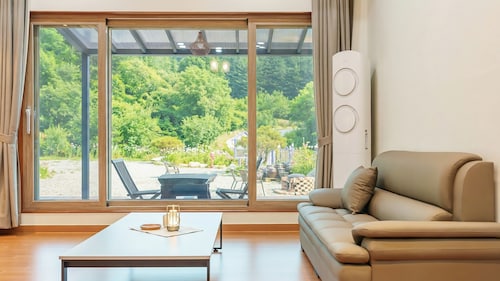 Hongcheon Vivaldi Four Seasons Pension