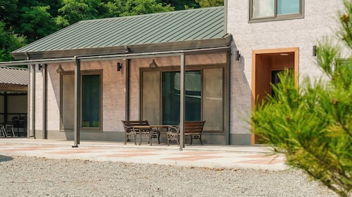 Hongcheon Vivaldi Four Seasons Pension