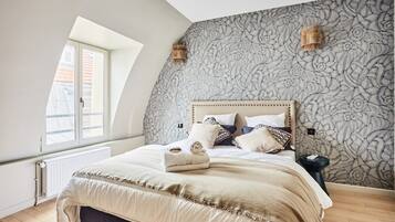 Bureau, fer et planche à repasser, Wi-Fi gratuit, draps fournis