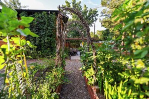 Property grounds - Midcentury Gem in Wheat Ridge with Fire Pit and Wood-Fired Oven (Wheat Ridge)