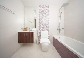 Regadera, amenidades de baño gratuitas, secadora de cabello, bidet 