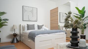 Silitysrauta/-lauta, ilmainen Wi-Fi, vuodevaatteet