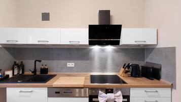 Kühlschrank, Ofen, Herdplatte, Geschirrspüler