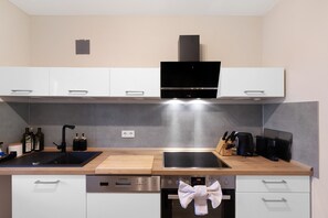 Kühlschrank, Ofen, Herdplatte, Geschirrspüler