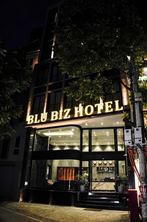 واجهة المنشأة