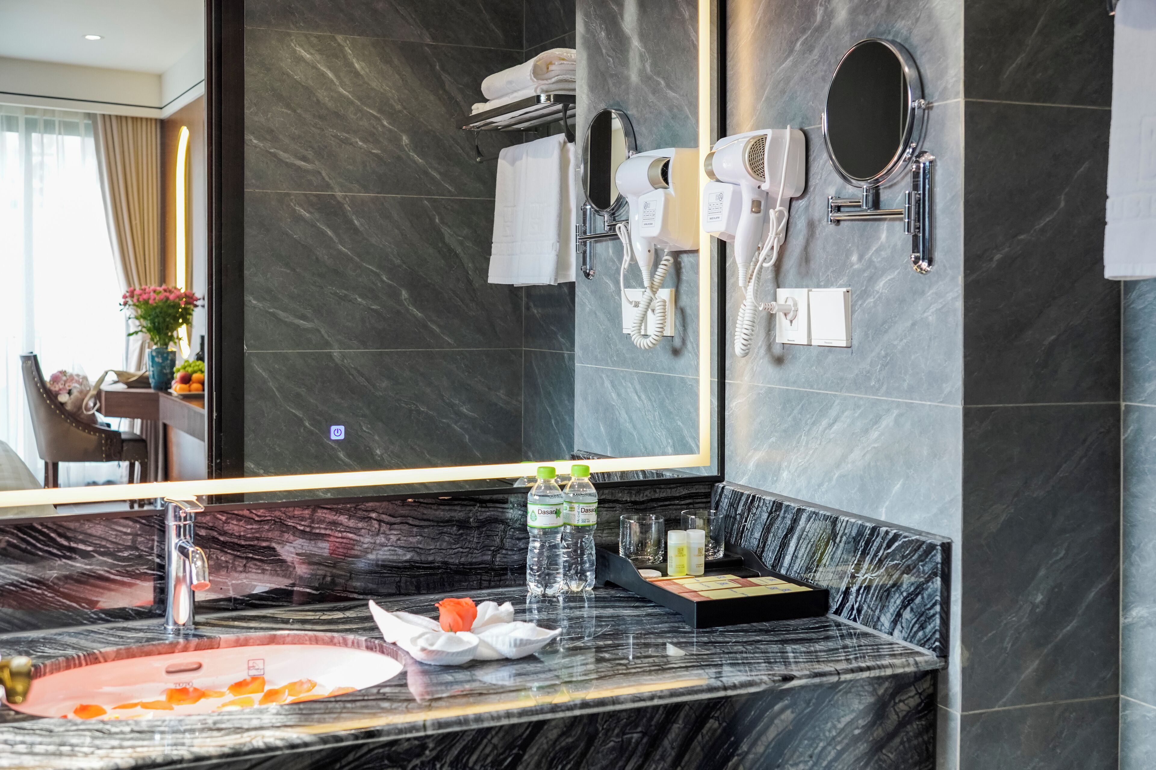 Executive-herbergi fyrir tvo - borgarsýn | Baðherbergi | Inniskór