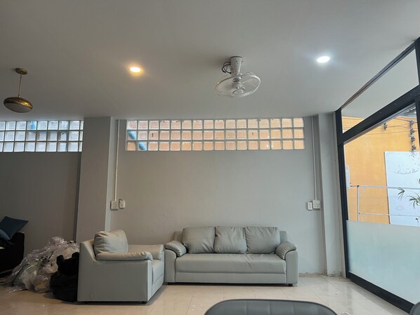 Living area - YP Hostel (Koh Samui)