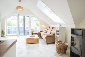 Smart TV, fireplace - By the Sea 2 Modern Retreat (Zingst)