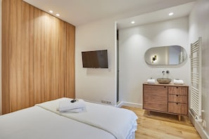 3 Schlafzimmer, Schreibtisch, Bügeleisen/Bügelbrett, Bettwäsche