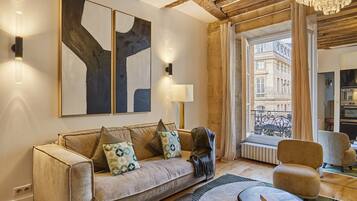 Una Smart TV, una oficina