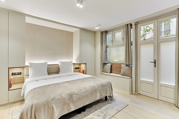 Desk, iron/ironing board, free WiFi, bed sheets