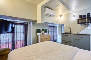 1 bedroom, Internet, bed sheets - Charming air-conditioned studio in the center of Paris (Paris)