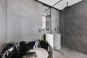 Shower, hair dryer, towels - Superb Suite with AC Beaubourg Le Marais (Paris)