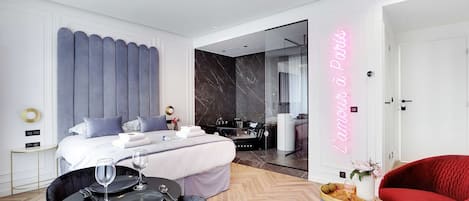 Iron/ironing board, bed sheets