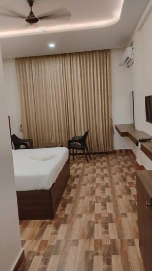 Superior Double or Twin Room, Balcony, Mountain View | Desk, laptop workspace, soundproofing, iron/ironing board - R2B GRAND RAYAN RAM BHAVAN  (Kolar)