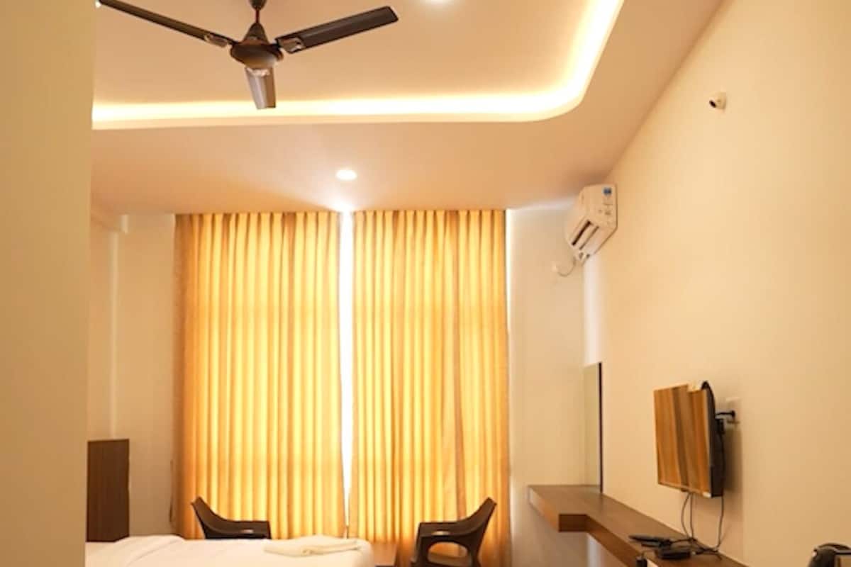 Superior Double or Twin Room, Balcony, Mountain View | Desk, laptop workspace, soundproofing, iron/ironing board