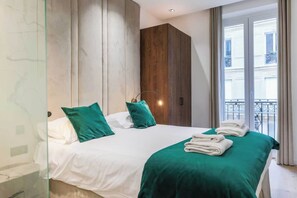 2 slaapkamers, een strijkplank/strijkijzer, reisbedje, gratis wifi
