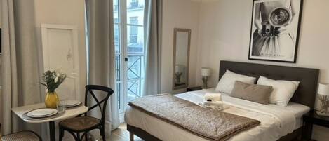 Desk, iron/ironing board, travel cot, bed sheets