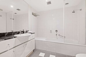 Hair dryer, towels - Chic 1-Bed Apartment Steps From Shopping Street (South Yarra)