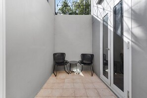 Terrace/patio - Chic 1-Bed Apartment Steps From Shopping Street (South Yarra)