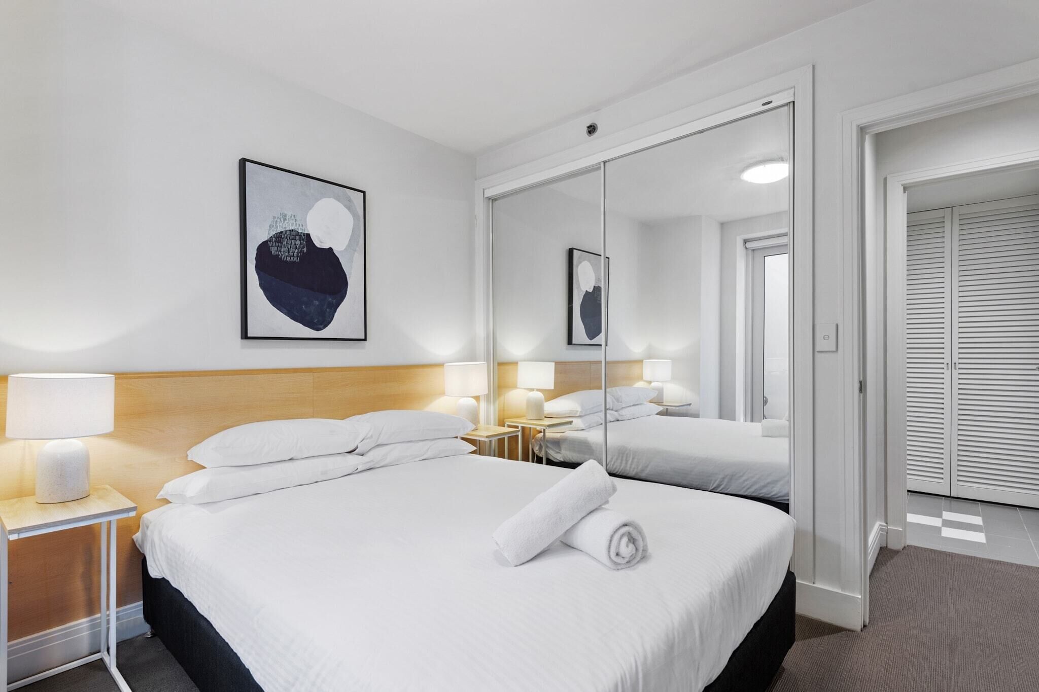 Iron/ironing board, bed sheets