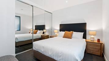 Iron/ironing board, bed sheets