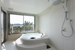 スイート バルコニー オーシャンビュー | バスルーム | スリッパ