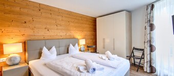 Ski-In/Ski-Out Brunner Apartment Top 2