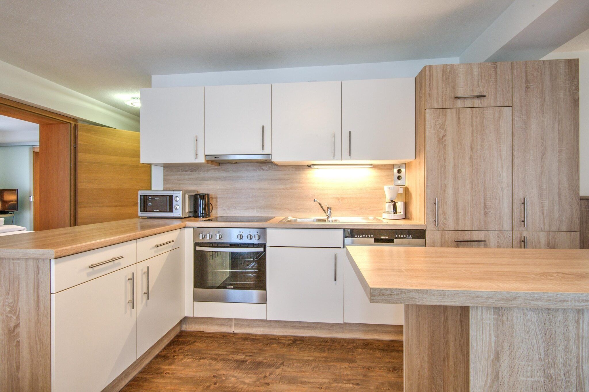 Kühlschrank, Mikrowelle, Ofen, Herdplatte