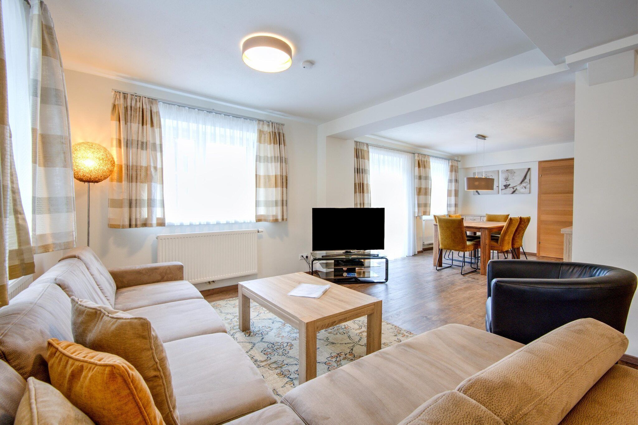 Smart-TV, DVD-Player, Stereoanlage