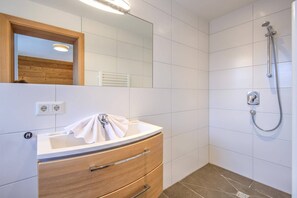 Ducha y secador de pelo