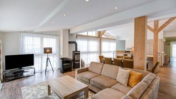 Smart-TV, Kamin, DVD-Player, Stereoanlage