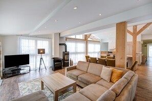 Smart-TV, Kamin, DVD-Player, Stereoanlage