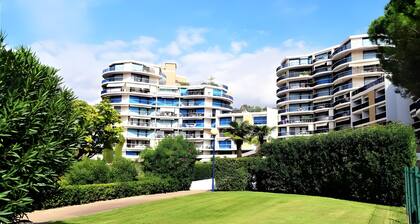 Appartement 4 pers, piscine, clim, WIFI, parking et a 300m plage
