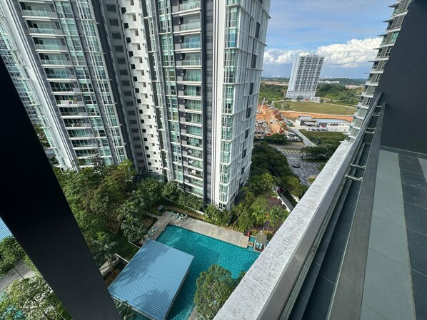Terrace/patio - Medini Signature by SR Home (Iskandar Puteri)