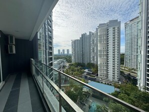 Terrace/patio - Medini Signature by SR Home (Iskandar Puteri)
