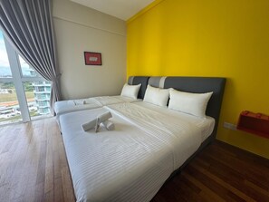 Iron/ironing board, free WiFi - Medini Signature by SR Home (Iskandar Puteri)