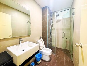 Apartamento familiar, balcón, vistas al jardín | Baño | Toallas