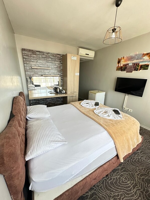 Estudio básico, vistas a la ciudad | Caja fuerte y wifi gratis