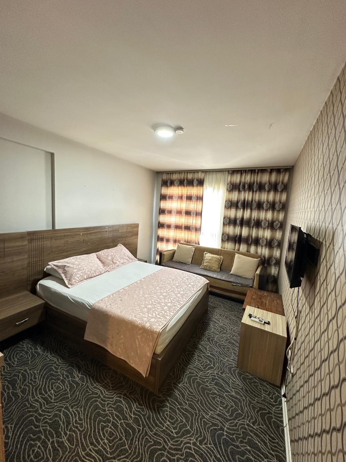 Studio Basic - utsikt mot staden | Värdeförvaringsskåp på rummet och gratis wi-fi