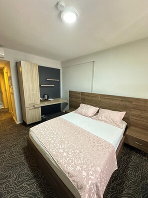 Studio Basic - utsikt mot staden | Värdeförvaringsskåp på rummet och gratis wi-fi